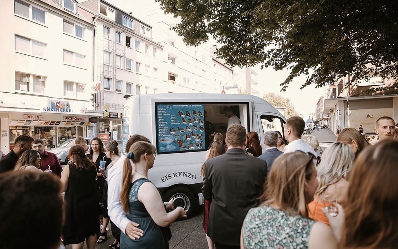 Eis nach der kirchlichen Trauung